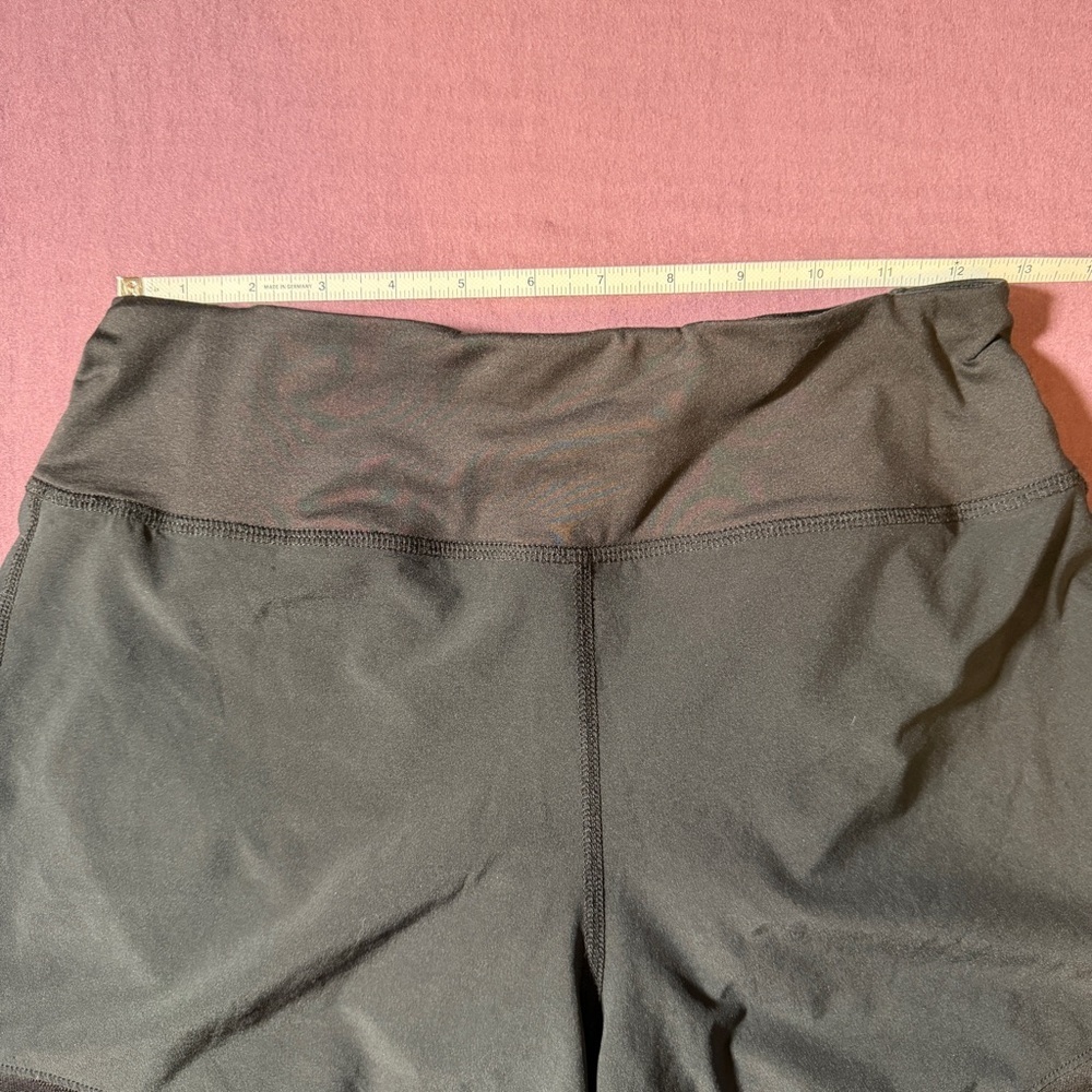 Rabbit Women's Hopper 4" Running Shorts in Black - Size XS - Picture 2 of 6
